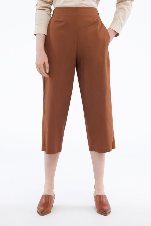 Cropped pants with elastic waist chocolate