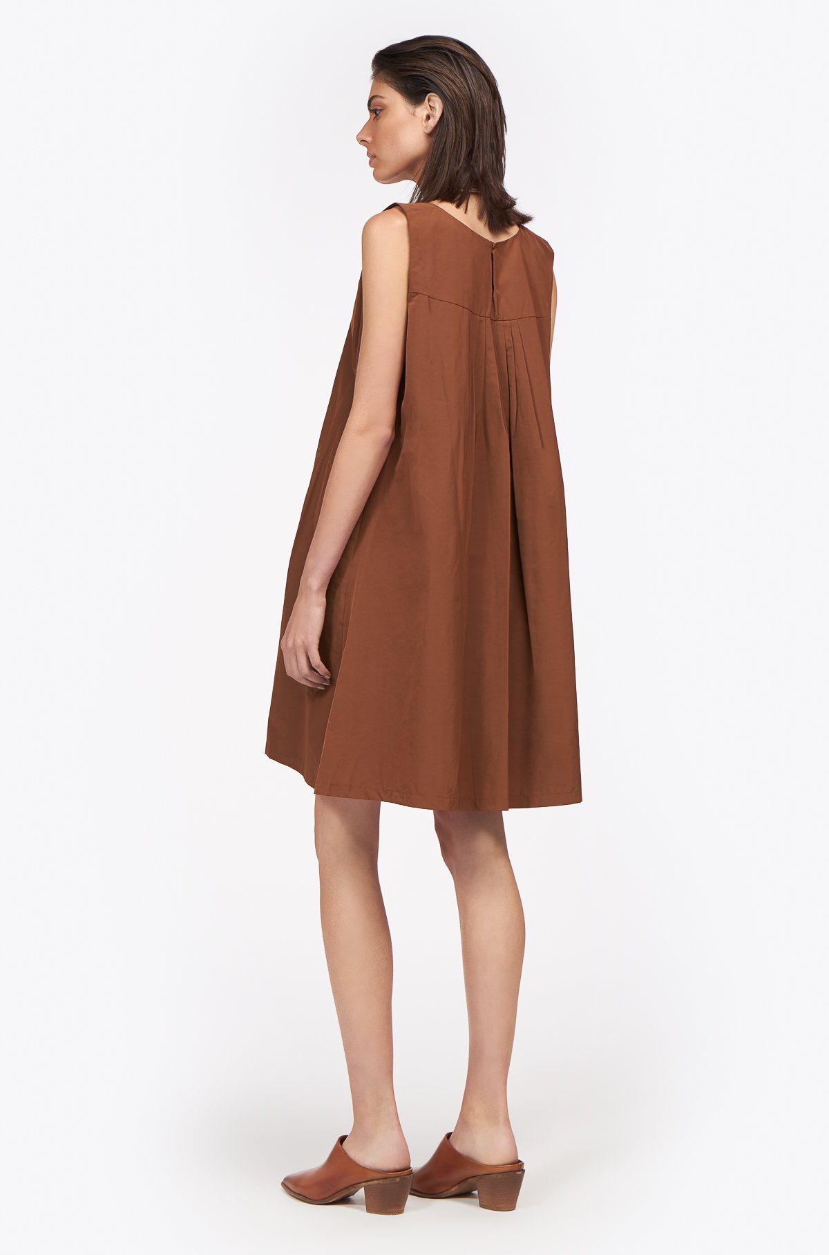 AOS mini pleated dress chocolate