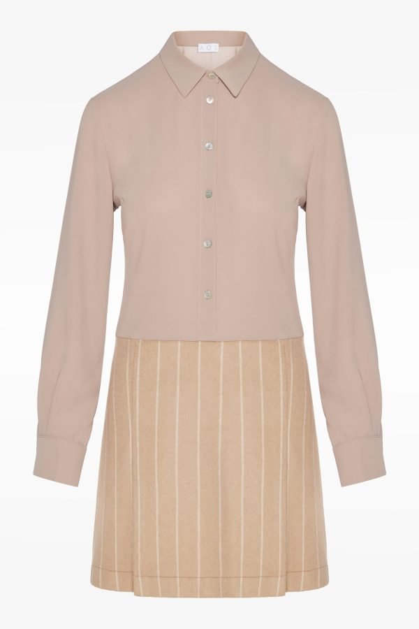 Κοντό φόρεμα εμπνευσμένο από το κολλεγιακό στυλ καμηλό