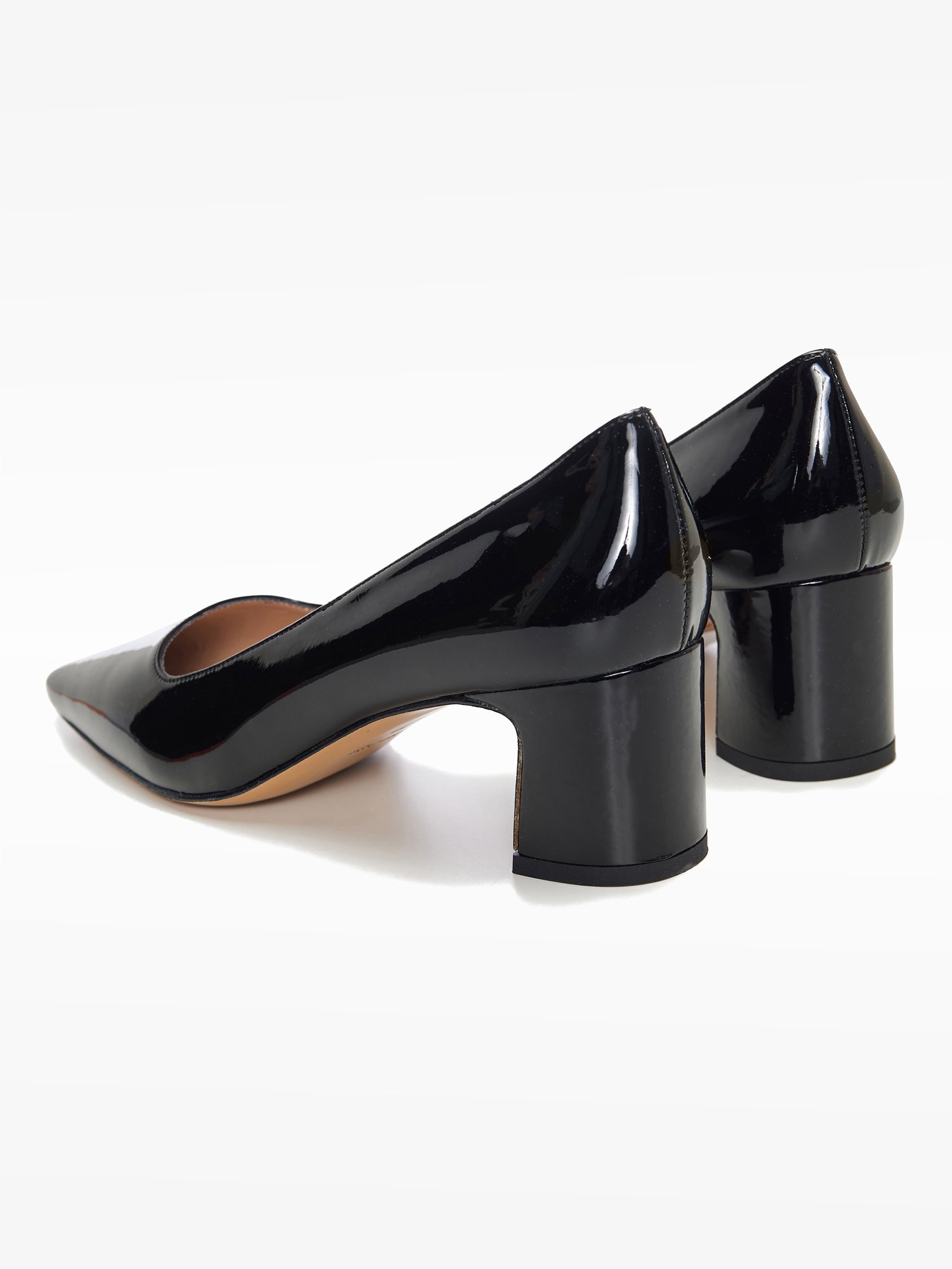 Patent timeless leather pumps black