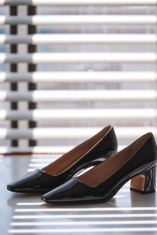 Διαχρονικές δερμάτινες γόβες λουστρίνι μαύρες