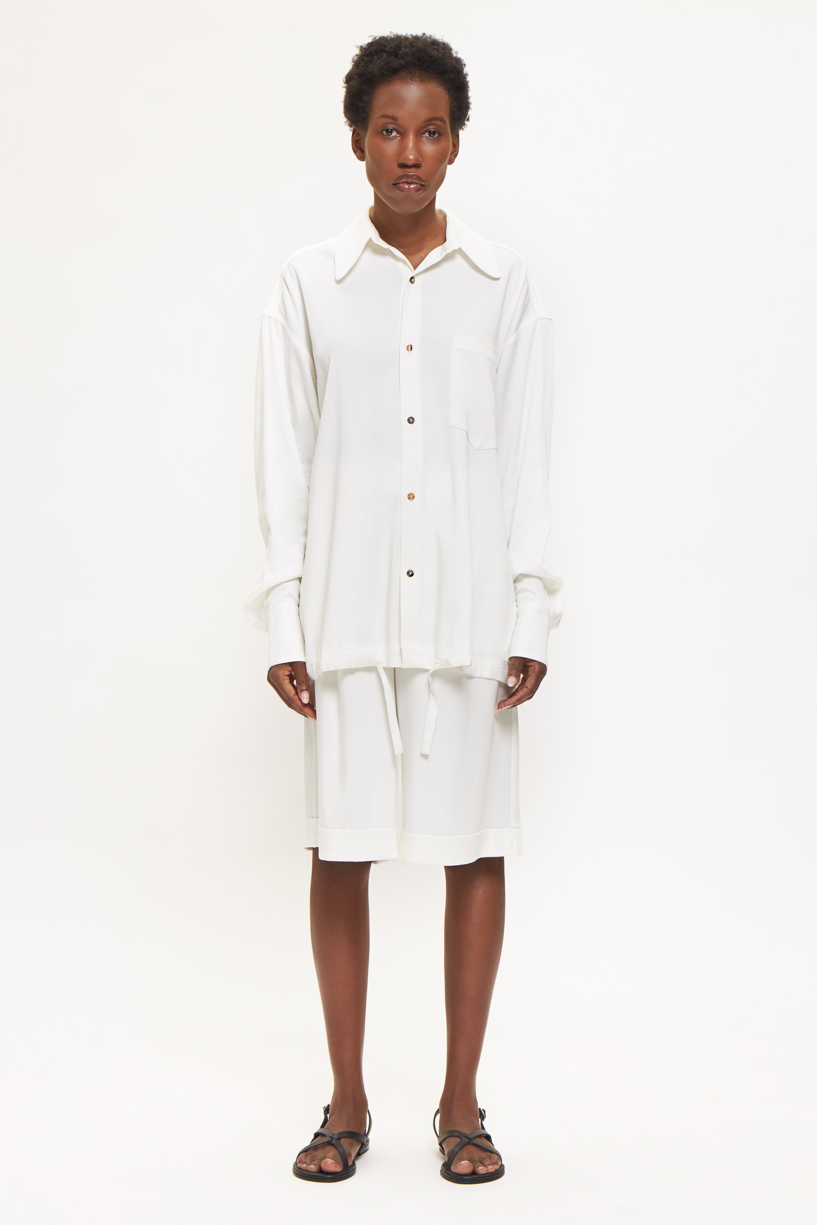 0.M.JA09113.WHI front