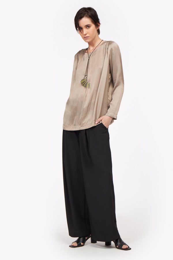 Τοπ από λεπτό σατέν γκρι