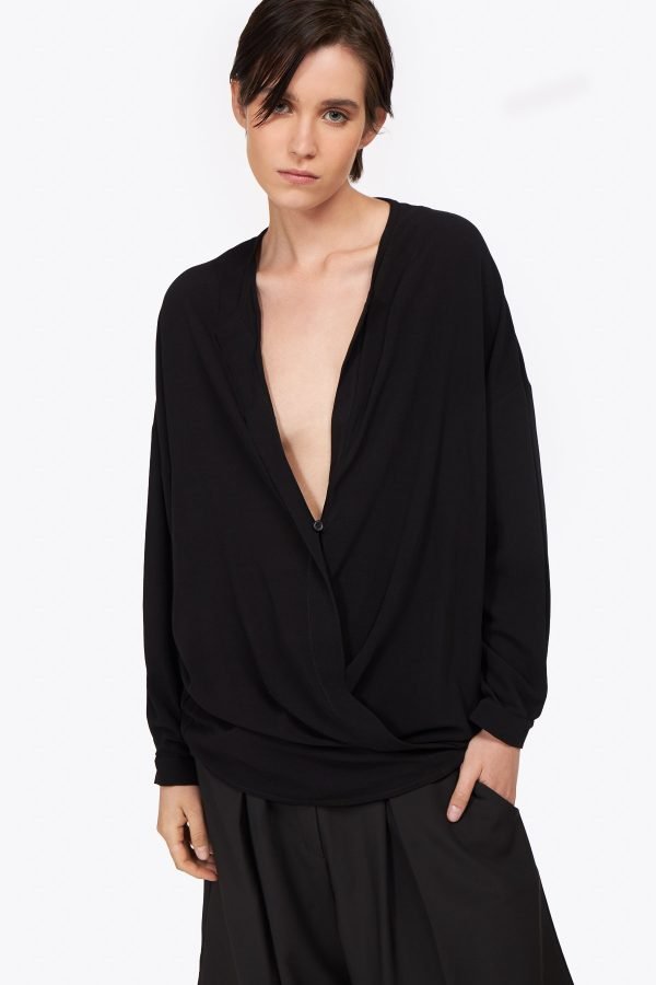 Ανοιχτή μπλούζα πουκάμισο σε μαύρο χρώμα