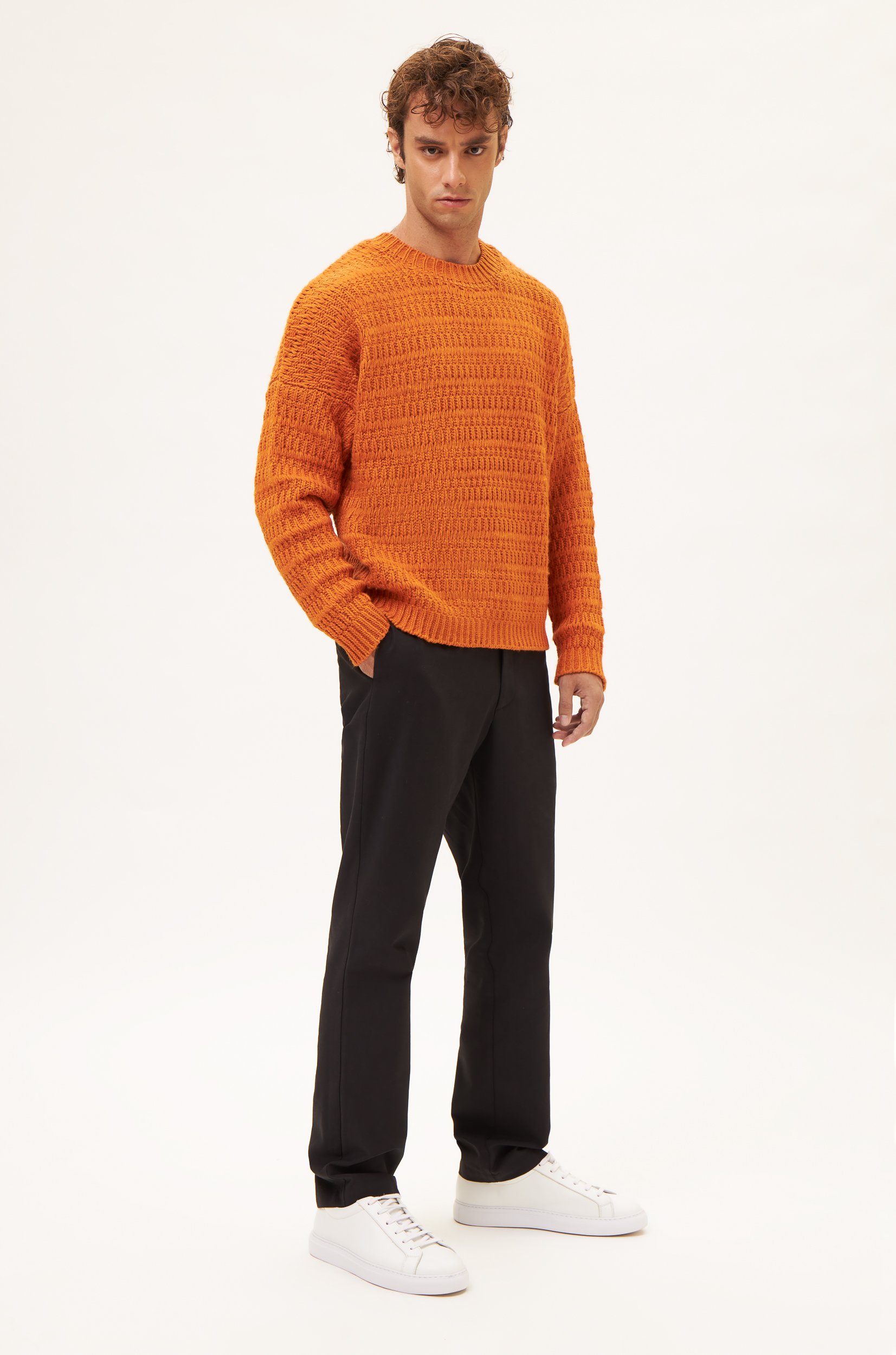 AOS RELAXED KNIT SWEATER WITH A RIBBED NECKLINE AND CUFFS IN ORANGE