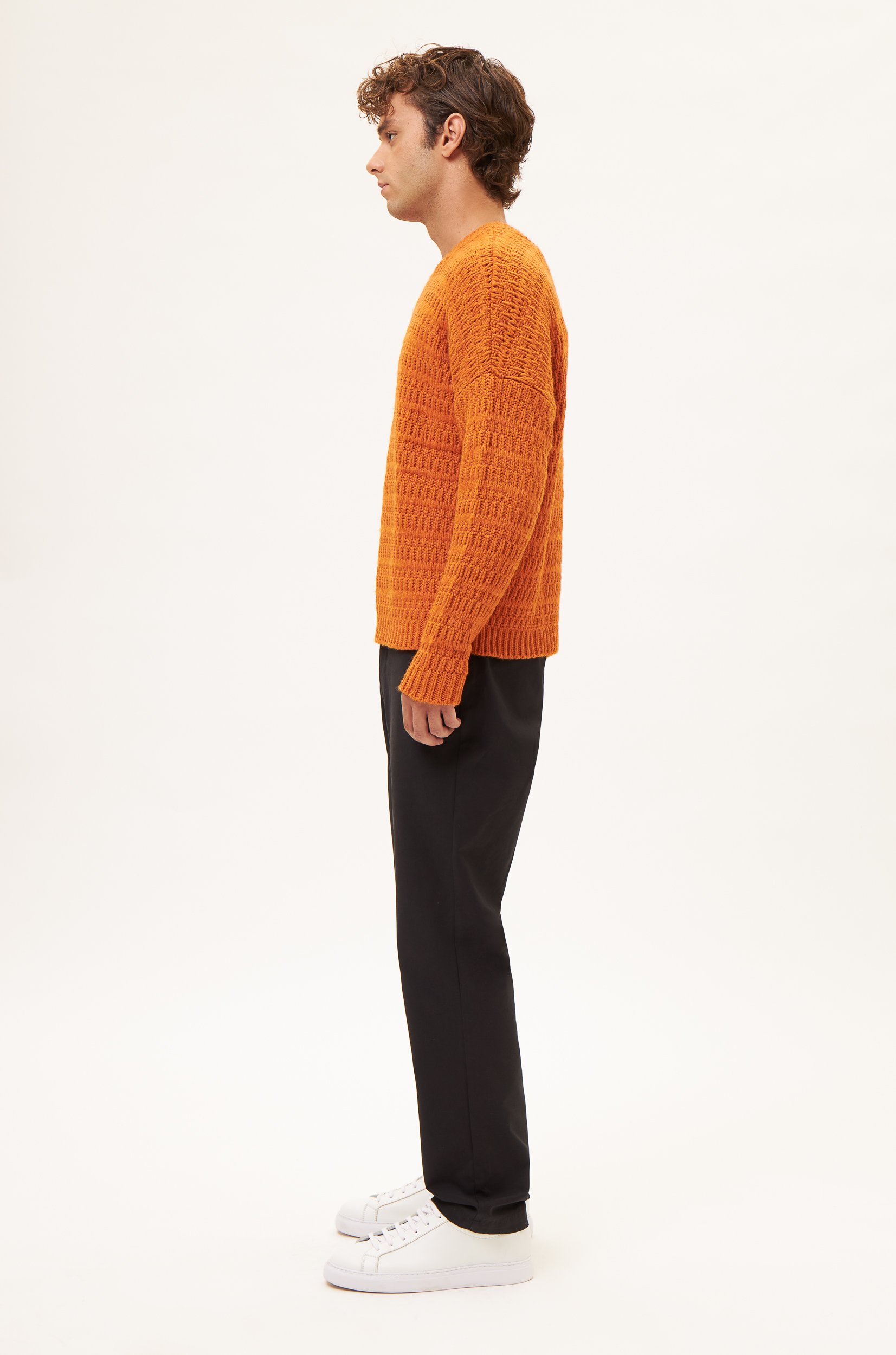 AOS RELAXED KNIT SWEATER WITH A RIBBED NECKLINE AND CUFFS IN ORANGE