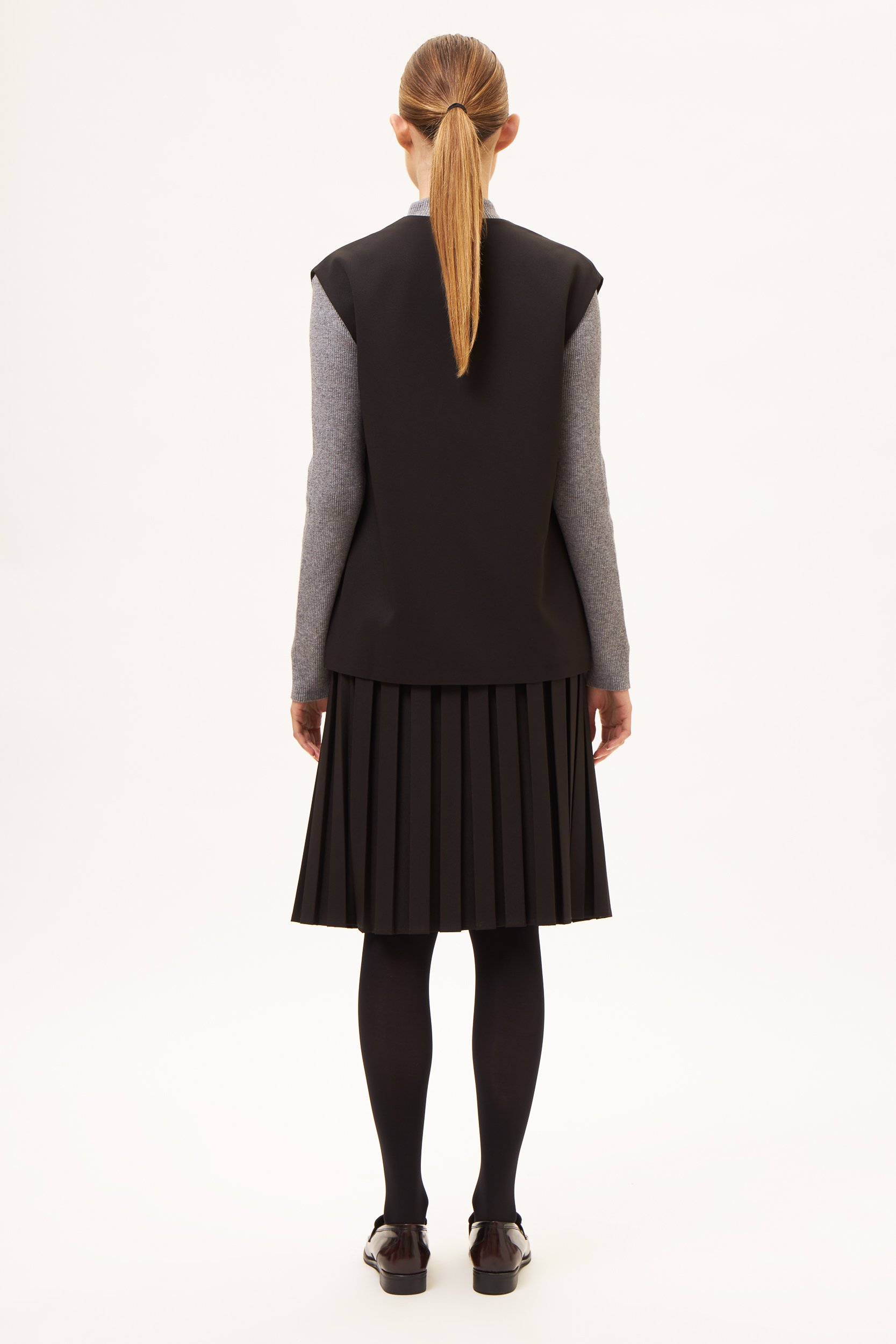 AOS Straight-Cut Vest Black