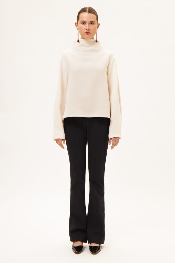 Χαλαρό τοπ με λαιμόκοψη funnel off-white