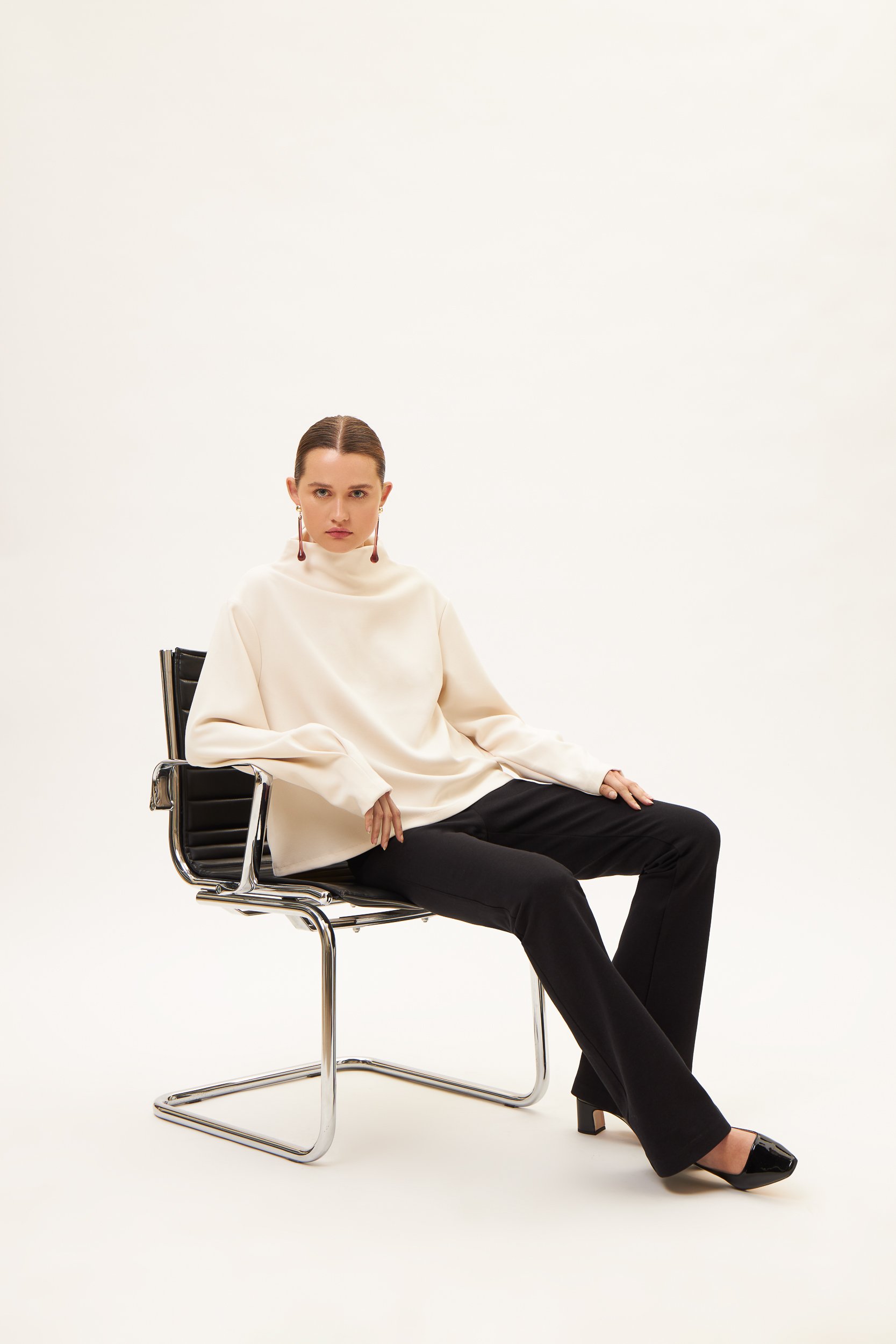 AOS Χαλαρό τοπ με λαιμόκοψη funnel off-white