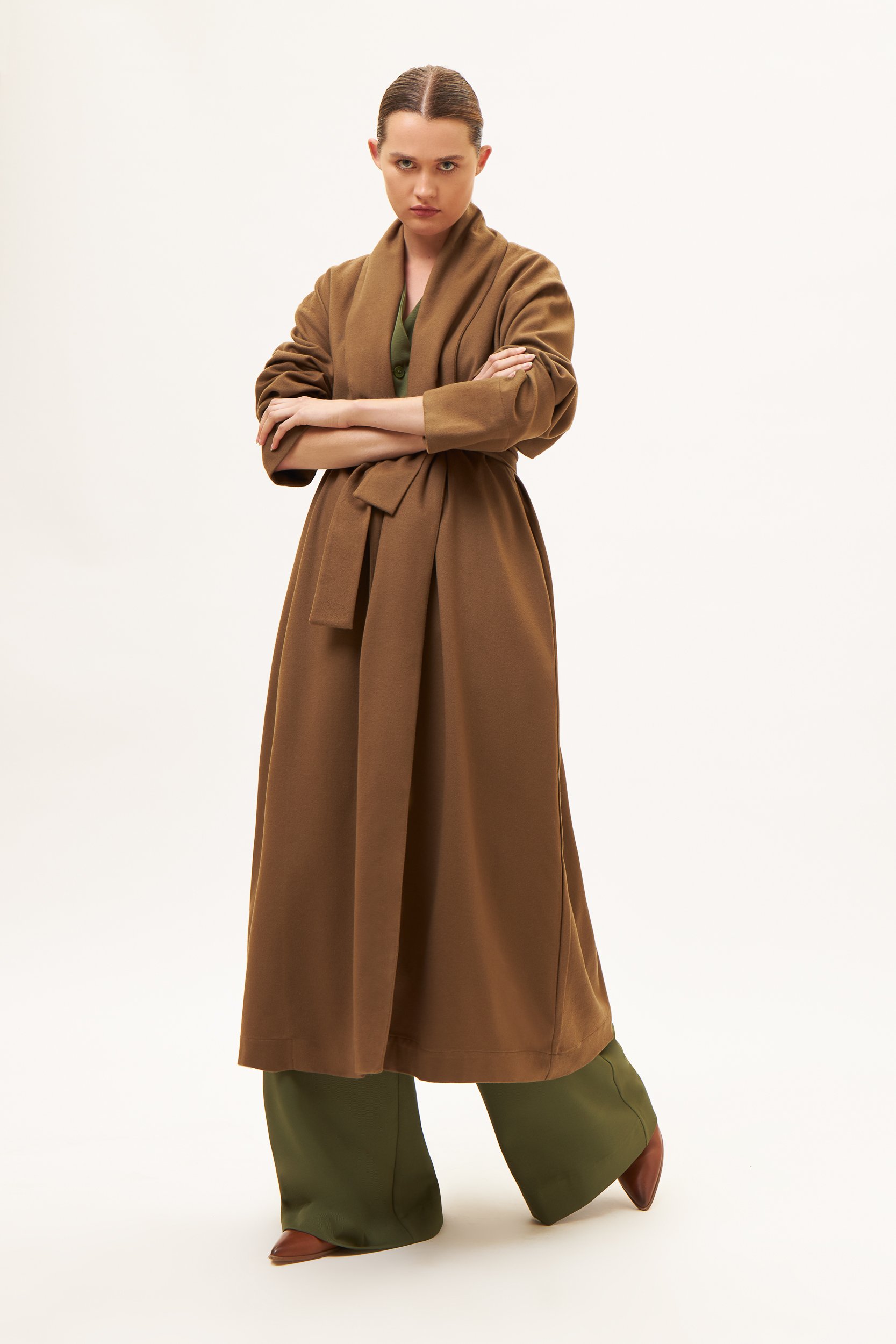 AOS UNISEX COAT IN RELAXED FIT, FEATURING A MATCHING FABRIC BELT IN Cognac