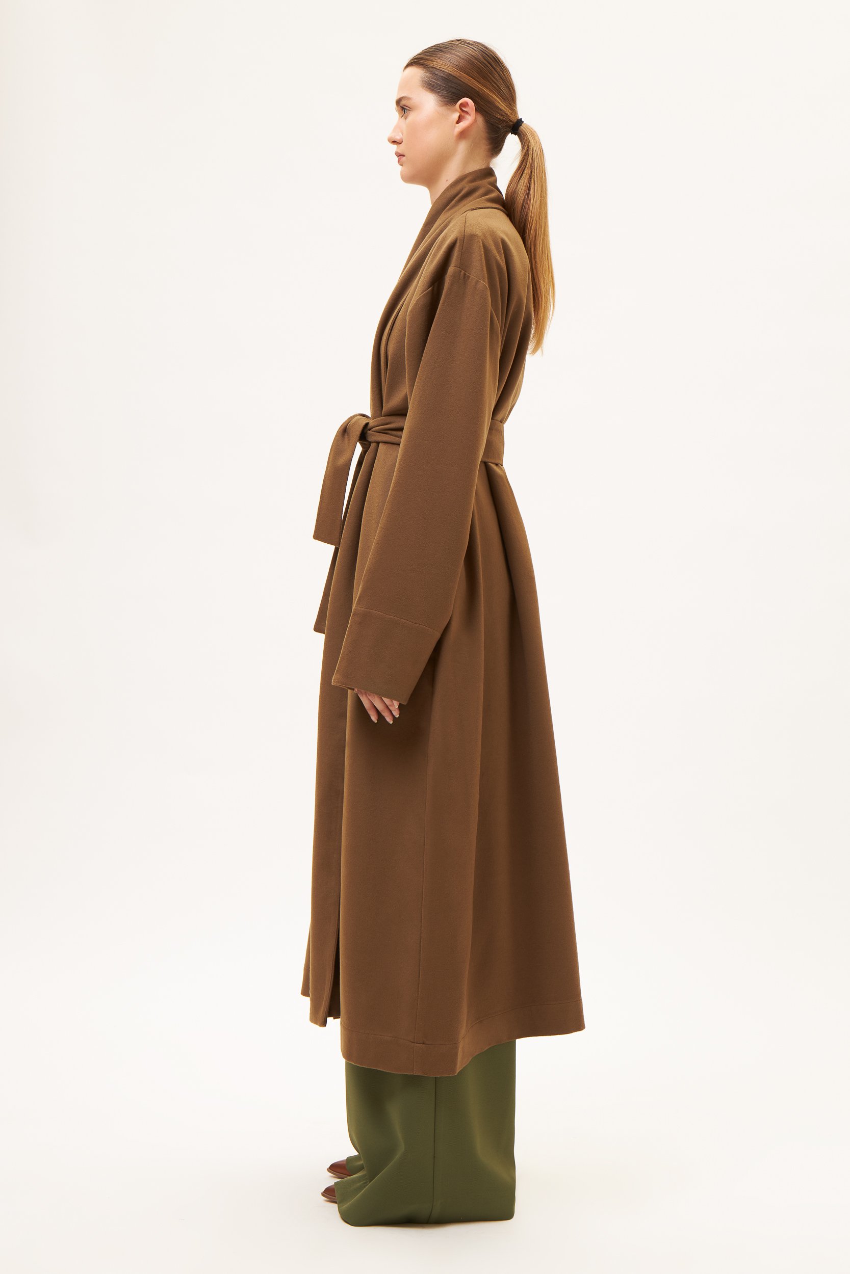AOS UNISEX COAT IN RELAXED FIT, FEATURING A MATCHING FABRIC BELT IN Cognac