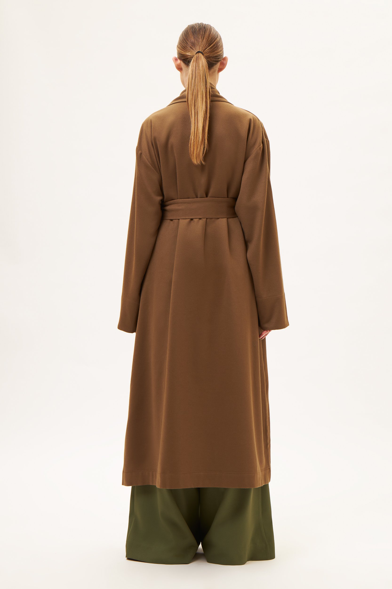 AOS UNISEX COAT IN RELAXED FIT, FEATURING A MATCHING FABRIC BELT IN Cognac