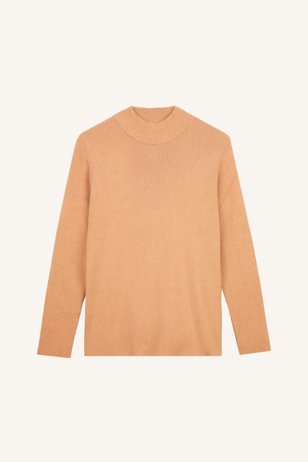 Καθημερινό πλεκτό τοπ φτιαγμένο από νήμα βισκόζης, με λαιμόκοψη rib καμηλό