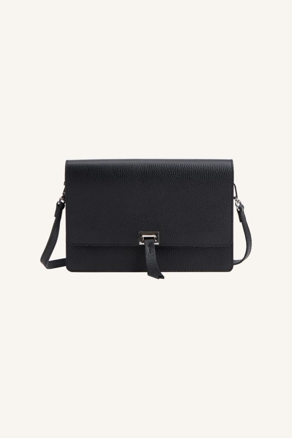 Δερμάτινη τσάντα με καπάκι μαύρη