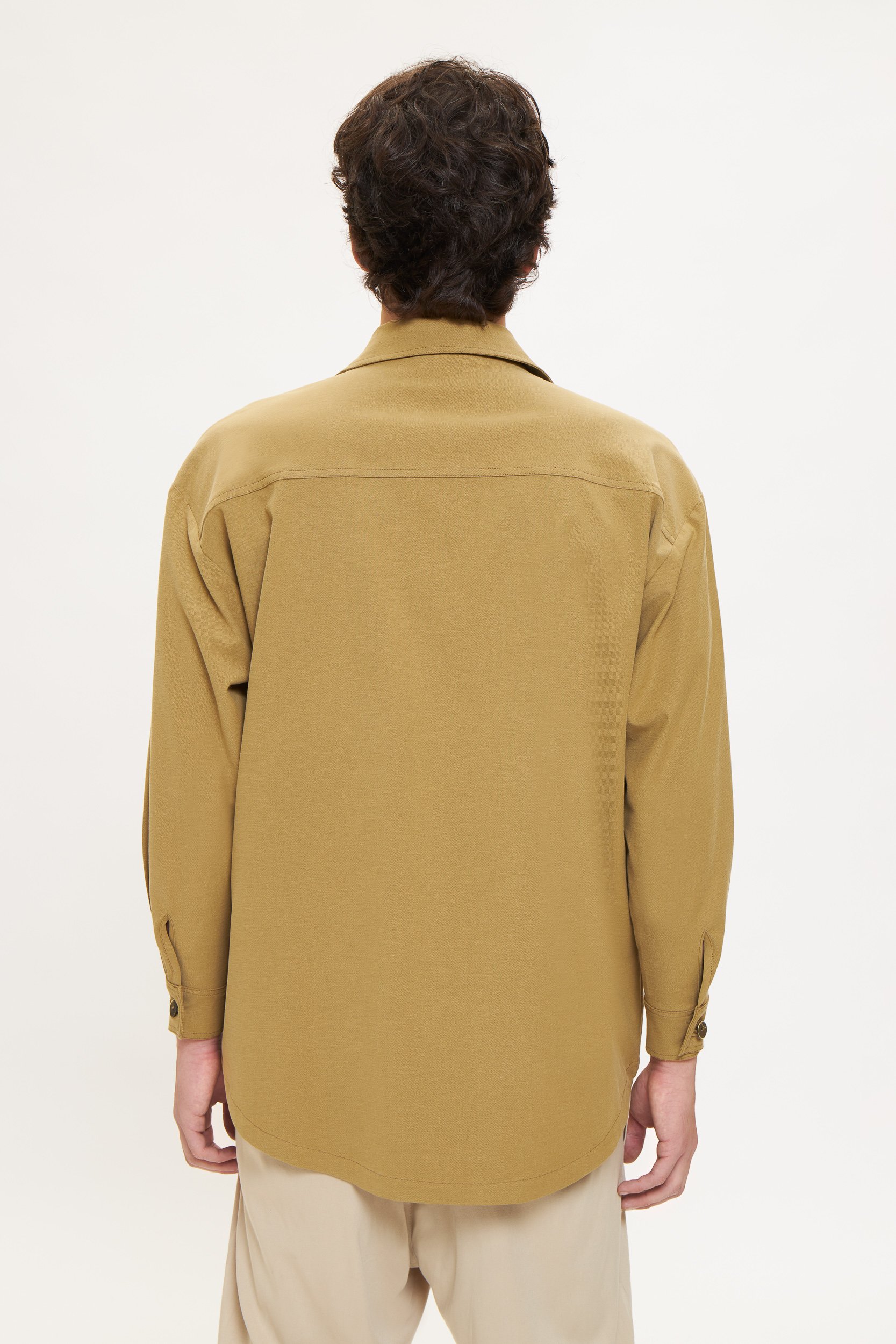 0.5BS.030035.CLD back man