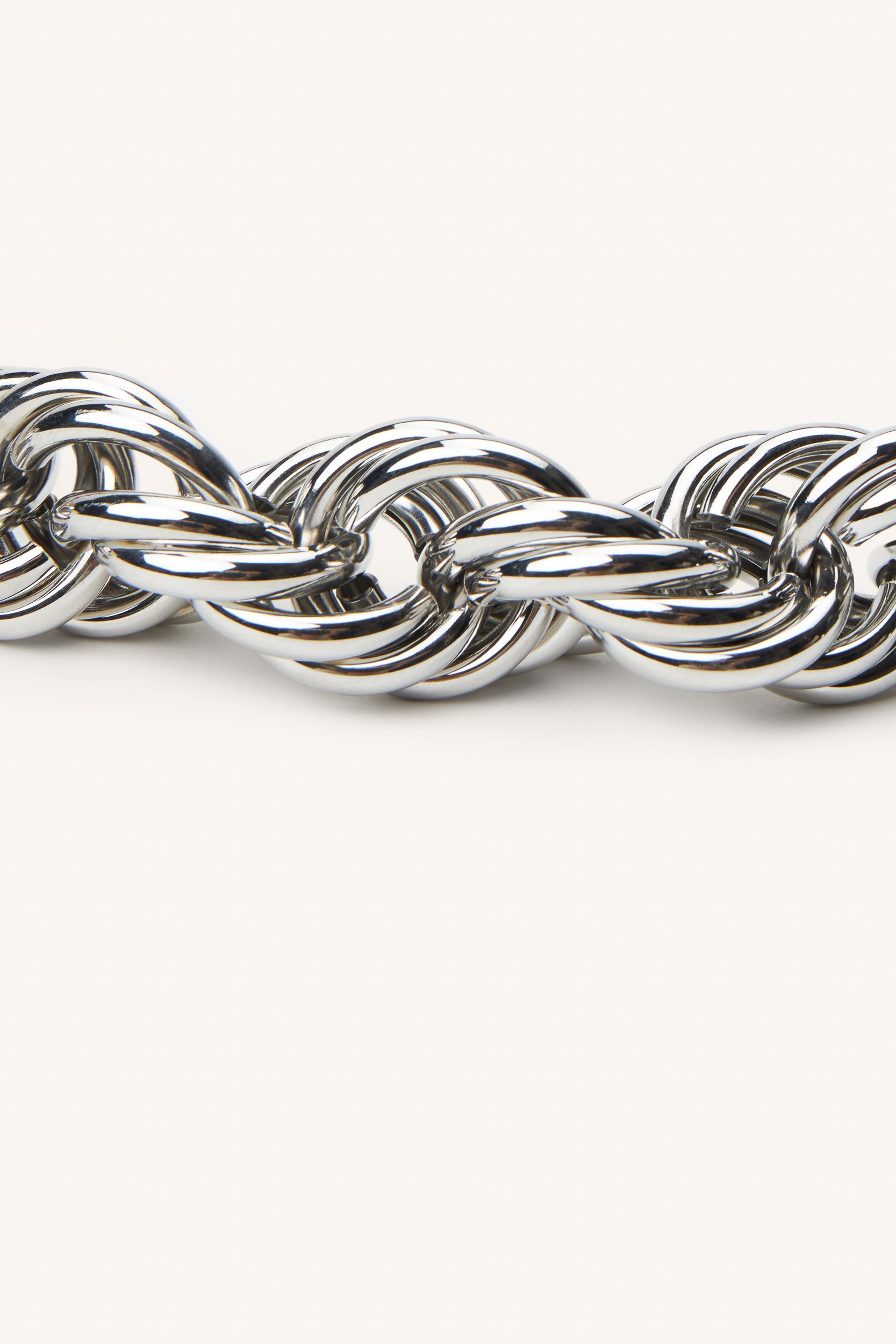 2025aprilaosstills0237